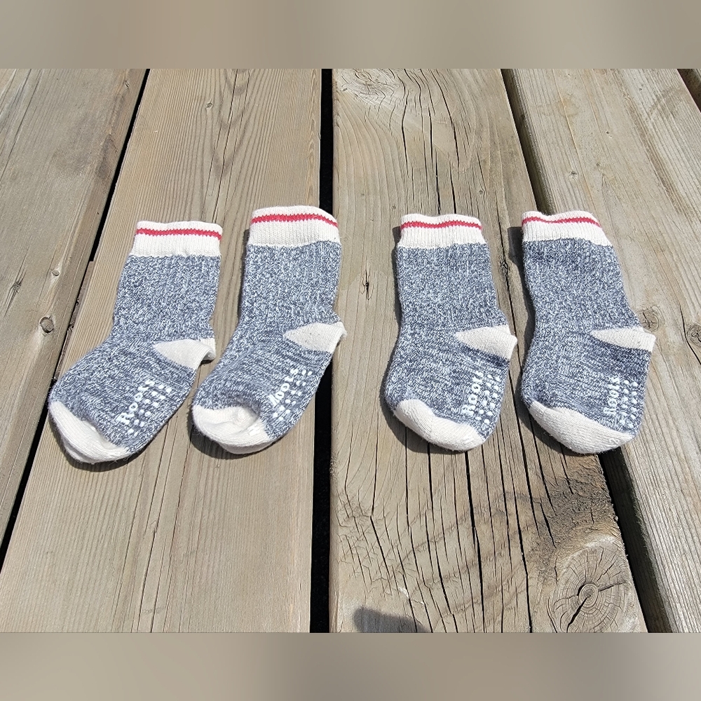 2 Pairs Roots Infant Socks 0–12 Months – Grey with Red & White Trim